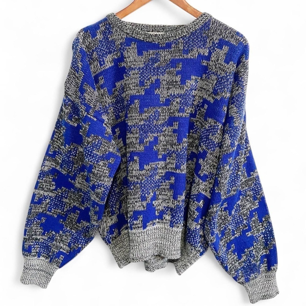 Vintage Men's Blue and Gray Patterned Sweater